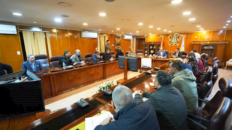 محافظ أسيوط يتابع ملف تقنين أراضي أملاك الدولة ويوجه بتسريع الإجراءات