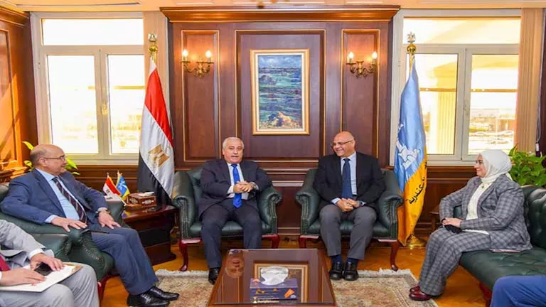 محافظ الإسكندرية يبحث سبل التعاون مع الوطنية للصحافة (صور)