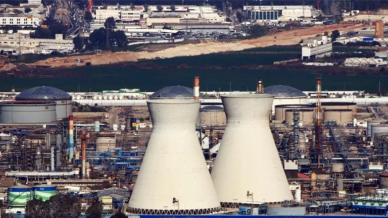 إيران تستهدف منطقة ديمونة في إسرائيل url