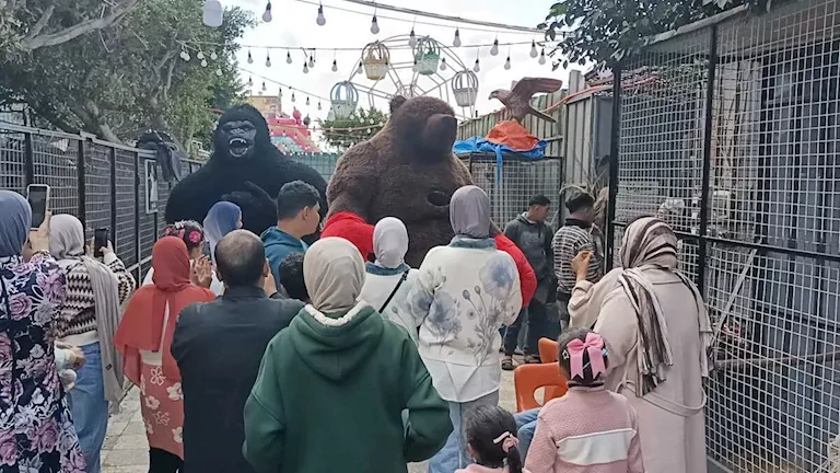 مصر – توافد المواطنون على حديقة الحيوان بكفر الشيخ ثالث أيام العيد