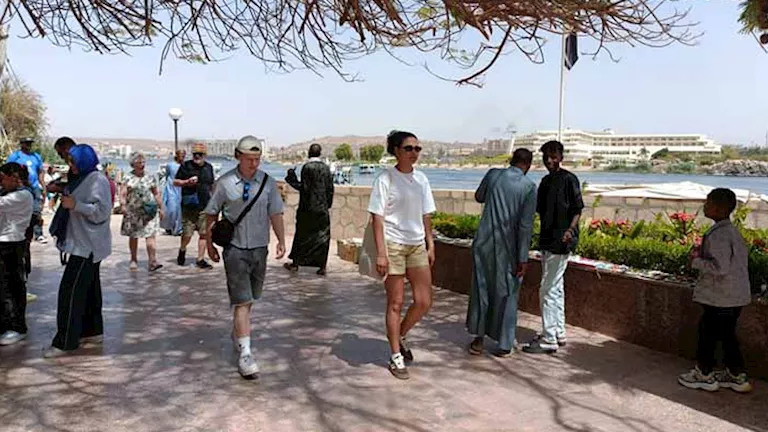 زوار الحديقة النباتية بأسوان في عيد الفطر المبارك