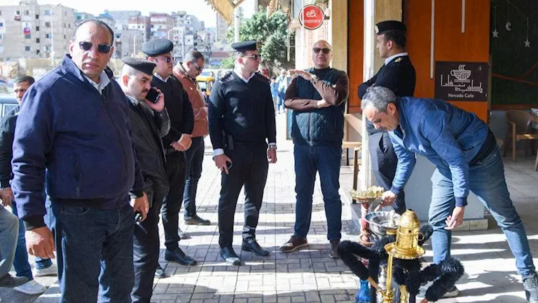 محافظ الإسكندرية يقود حملة لغلق المقاهي المخالفة- صور