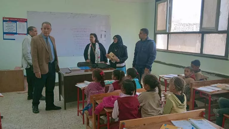 جولة وكيل تعليم أسيوط لمتابعة الدراسة بمدارس دكران وبني سميع بعد إجازة