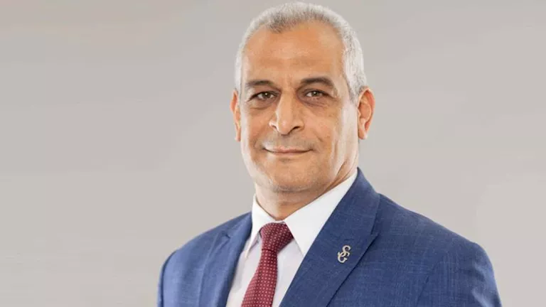 جمبلاط والسفير البريطاني يرسمان خريطة شراكة استراتيجية في التصنيع والت