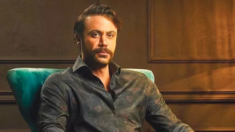"من ألذ الأفلام اللي عملتها".. محمد إمام يروج ل يلم "صقر وكناريا" قبل عرضه بالسينمات 