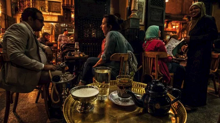 إغلاق الساعة التاسعة مساء.. كيف يتعامل أصحاب المقاهي مع القرار؟