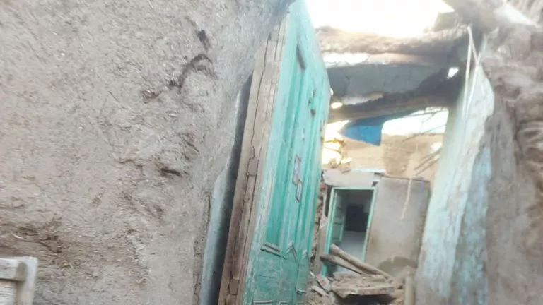 انهيار منزل قديم بسبب هطول الأمطار في السادات بالمنوفية (صور)