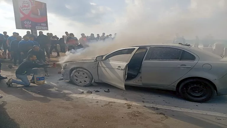 مصر – احتراق سيارتي على طريق الكورنيش بالإسكندرية (صور)