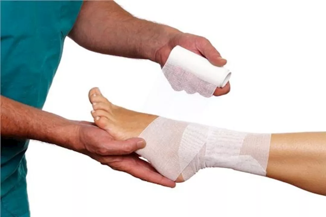 التواء القدم.. ماذا تفعل لتجنب المضاعفات؟