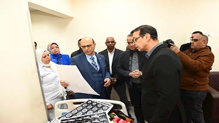 أحمد المنشاوي يتابع الحالة الصحية لطالبات جامعة أسيوط الأهلية