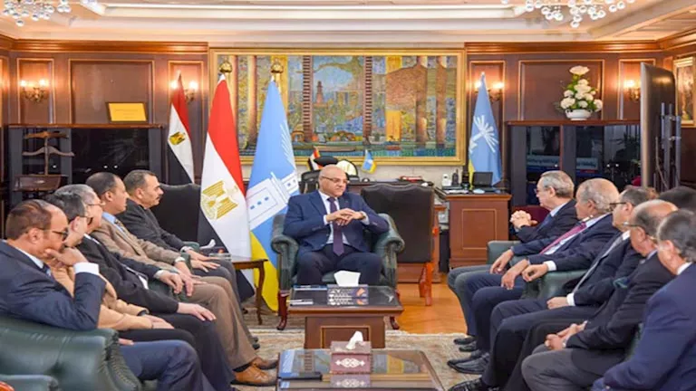 محافظ الإسكندريةيبحث دعم الاستثمار مع رجال الأعمال