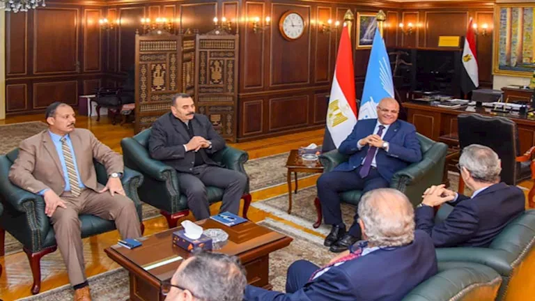 محافظ الإسكندرية يستقبل وفد رجال الأعمال ٣