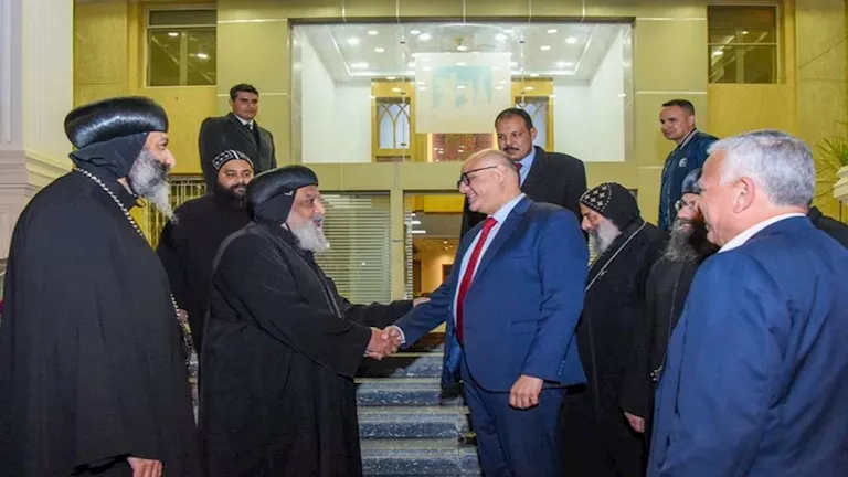 محافظ الإسكندرية يستقبل وفد الكنيسة القبطية لتهنئته بتولي مهام منصبه