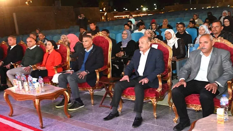 مصر – محافظ جنوب سيناء يشيد بأداء فرقة الفنون الشعبية