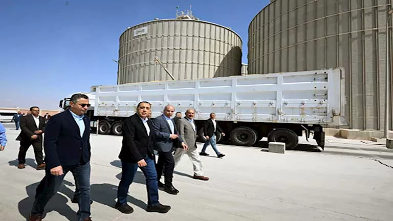 رئيس الوزراء يتفقد صومعة عتاقة بالسويس ويؤكد تأمين المخزون الاستراتيجي