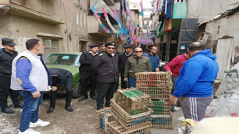 حملة أمنية مفاجئة في طلخا لضبط الشوارع ومنع الباعة الجائلين (صور)