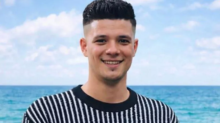 3 أيام من البحث.. عائلة صياد الفيوم ترفض مغادرة شاطئ بورسعيد