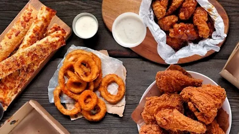 7 أطعمة ومشروبات ترفع مستويات السكر والضغط والكوليسترول معًا 