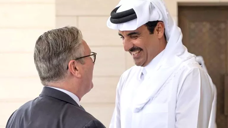 كواليس لقاء أمير قطر مع رئيس وزراء بريطانيا في الدوحة