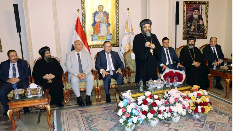 القائم بأعمال رئيس جامعة يشارك في احتفالات الكنيسة ويؤكد قيم المواطنة