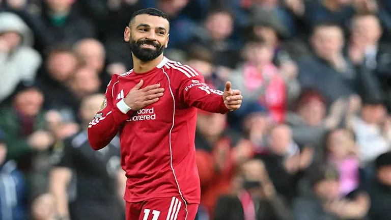 إصابة إيكيتيكي تدفع سلوت لإشراك محمد صلاح