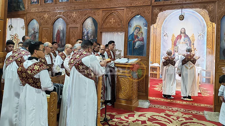 أجواء فرحة في قداس عيد القيامة بكنيسة الأنبا بيشوي ببورسعيد