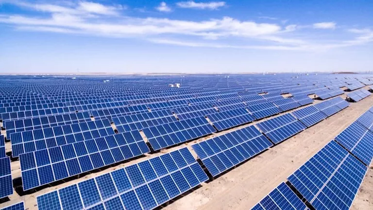 الحماية المدنية تخمد حريقًا بمشروع الطاقة الشمسية بأسوان