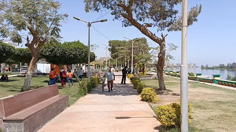 مصر – كورنيش النيل بالمنيا يستقبل الأسر في يوم شم النسيم