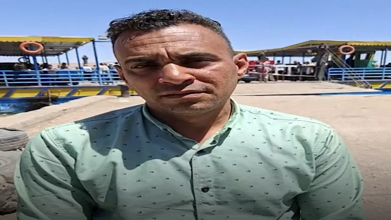 صرخة من قلب الفاجعة.. شاب يفقد طفليه ووالدته في سقوط سيارة من عبارة ال