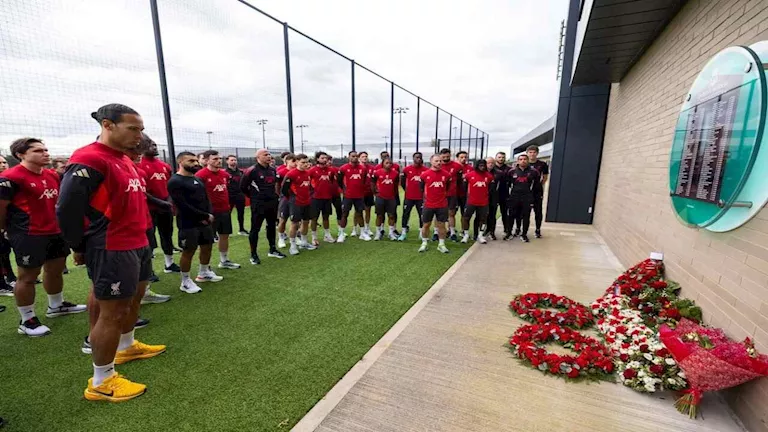 بمشاركة محمد صلاح.. ليفربول يكرم ضحايا هيلزبره