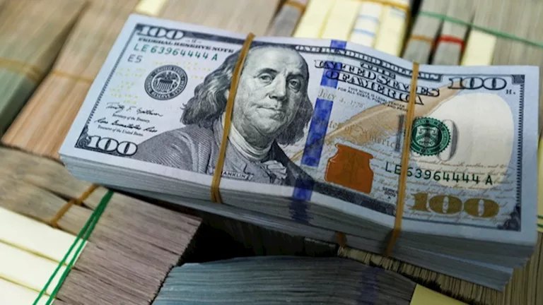الدولار يقلص مكاسبه وينخفض في 10 بنوك مقابل الجنيه بنهاية التعاملات
