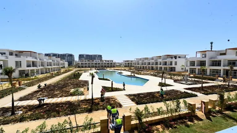 الإسكان: العلمين الجديدة تتحول إلى مركز إقليمي للسياحة