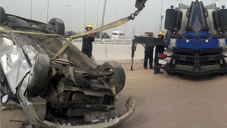 حادث مروري غرب الإسكندرية.. إصابتان في انقلاب سيارة بوادي القمر