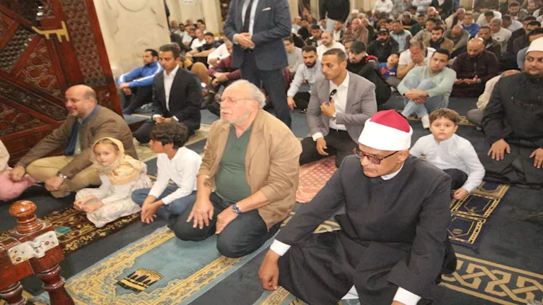 الملك أحمد فؤاد الثاني يؤدي صلاة الجمعة فى مسجد القائد إبراهيم بالإسكندرية -صور 