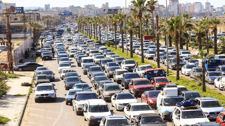 حزب الله يدعو اللبنانيين لعدم التسرع في العودة إلى قراهم بالجنوب