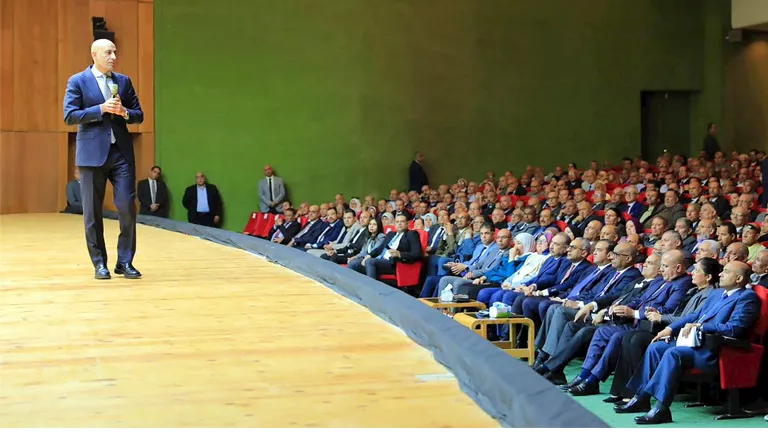 وزير التعليم يبحث تطوير الأداء داخل المدارس