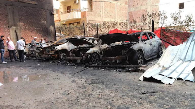 حريق 10 سيارات يثير الجدل.. ماذا حدث في جراج الغشام بالزقازيق؟ (صور)