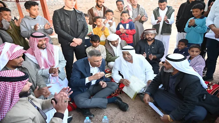 محافظ جنوب سيناء يلتقي أهالي وادي فيران.. انفراجة مرتقبة في ملفات تقني