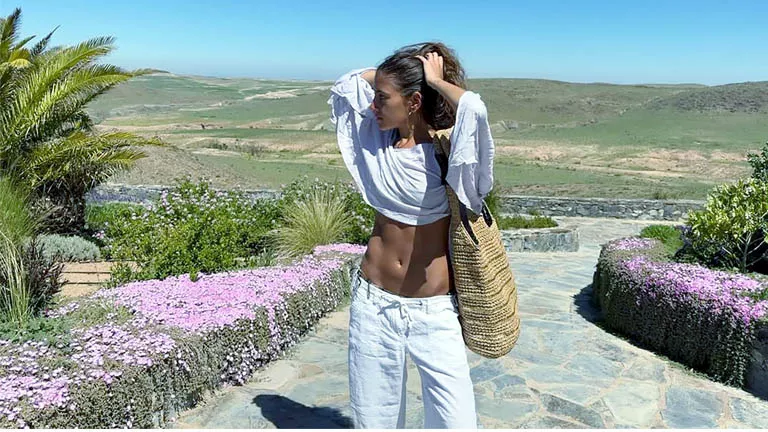 وسط الطبيعة.. كنزي دياب تستمتع بوقتها في شوارع المغرب مع أصدقائها 