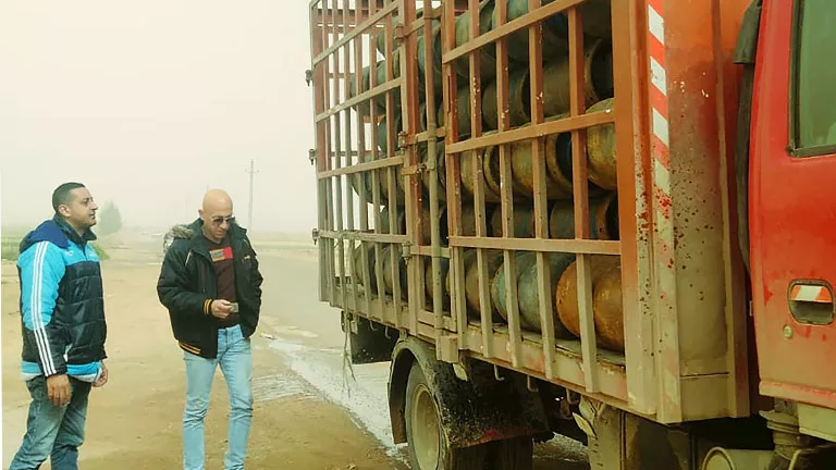 تموين الإسكندرية تضبط سيارة محملة بأسطوانات بوتاجاز مدعمة (صور)