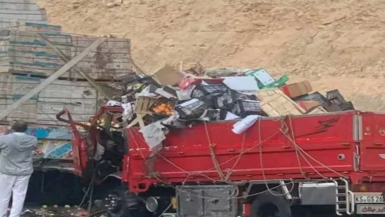 تصادم سيارتين على صحراوي المنيا