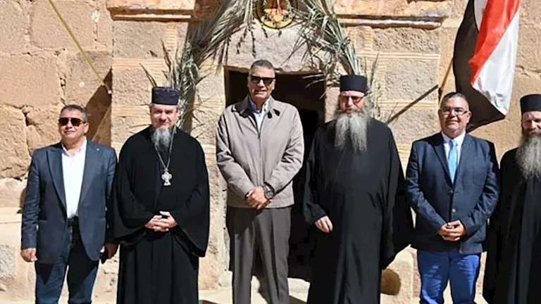 محافظ جنوب سيناء: دير سانت كاترين ورهبانه جزء أصيل من النسيج المصري -صور 