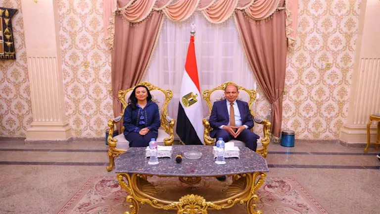 وزيرة التضامن تستعرض عدداً من الملفات مع محافظ المنيا