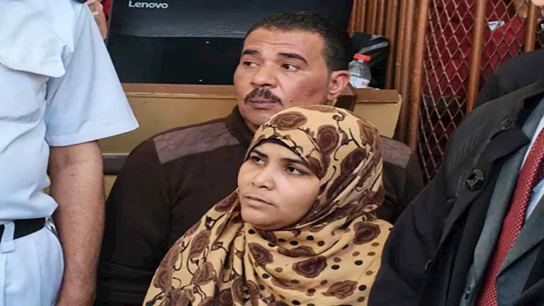أنكرت والتزمت الهدوء. كيف ظهرت المتهمة بقتل عروس بورسعيد في المحكمة؟