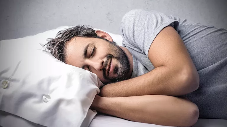 كيف يؤثر السهر على التركيز والذاكرة؟ المخاطر والحلول هنا 
