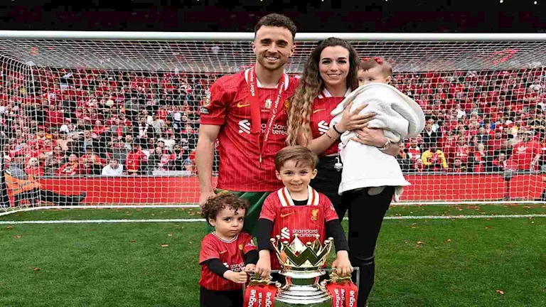 رسالة لم يقرأها أبدًا.. أرملة ديوجو جوتا تكشف اللحظات الأخيرة في وفاته رسالة لم يقرأها أبدًا.. أرملة ديوجو جوتا تكشف اللحظات الأخيرة في وفاته