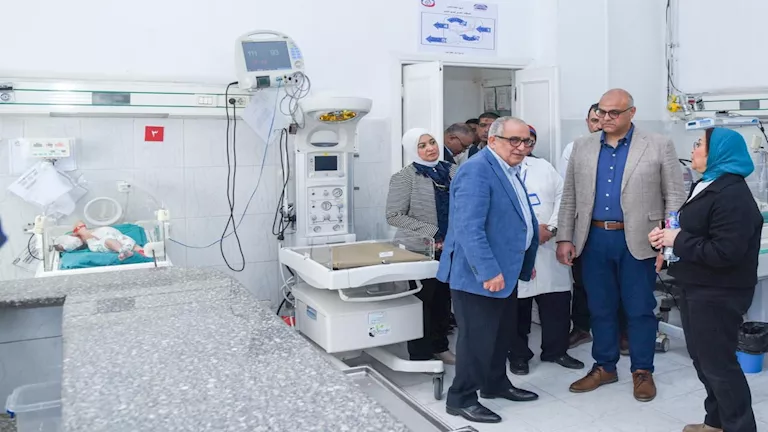 المحافظ يتابع جودة الرعاية الصحية ويستجيب لمطالب المواطنين