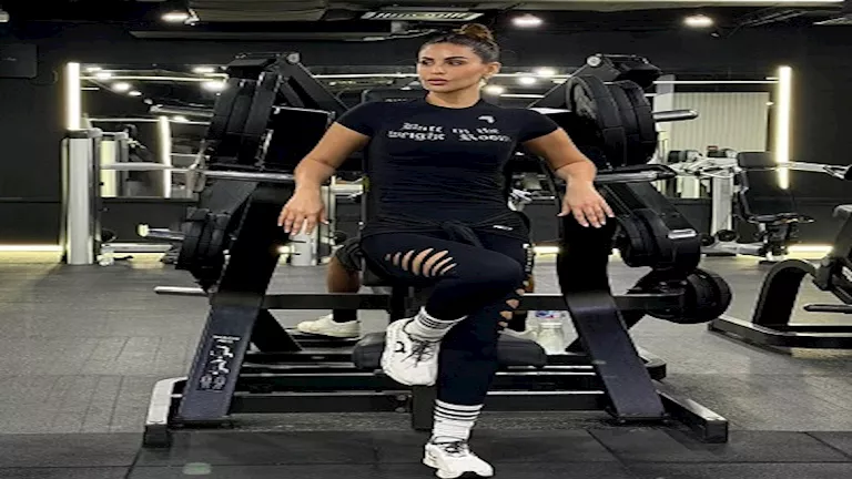 الفنانة مي سليم