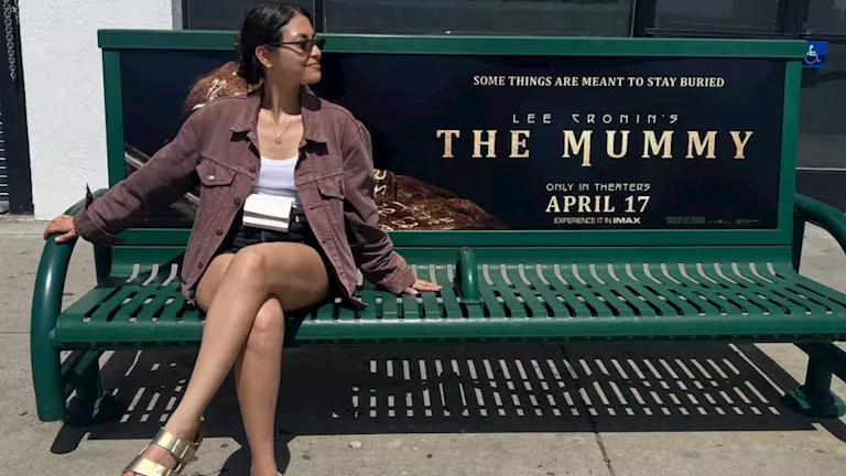 مي الغيطي تروج لفيلم "The Mummy" في شوارع لوس أنجلوس 