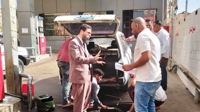 مصر – ضبط سيارة تم تحويلها إلى صهاريج تهريب طاقة شمسية بأسوان خلال حملة توريد